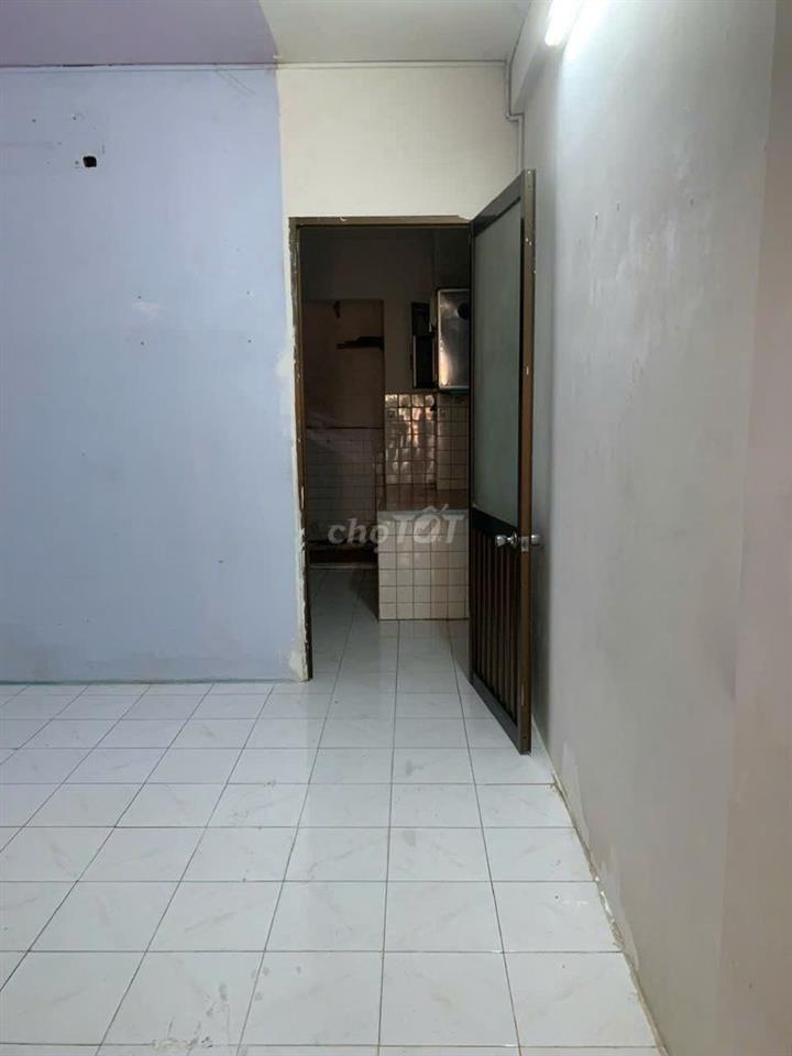 Nhà chung cư 601 cmt8,lầu 1.dt 50m2.điện nước chính.