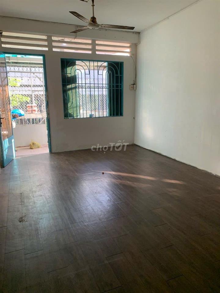 Nhà chung cư 601 cmt8,lầu 1.dt 50m2.điện nước chính.