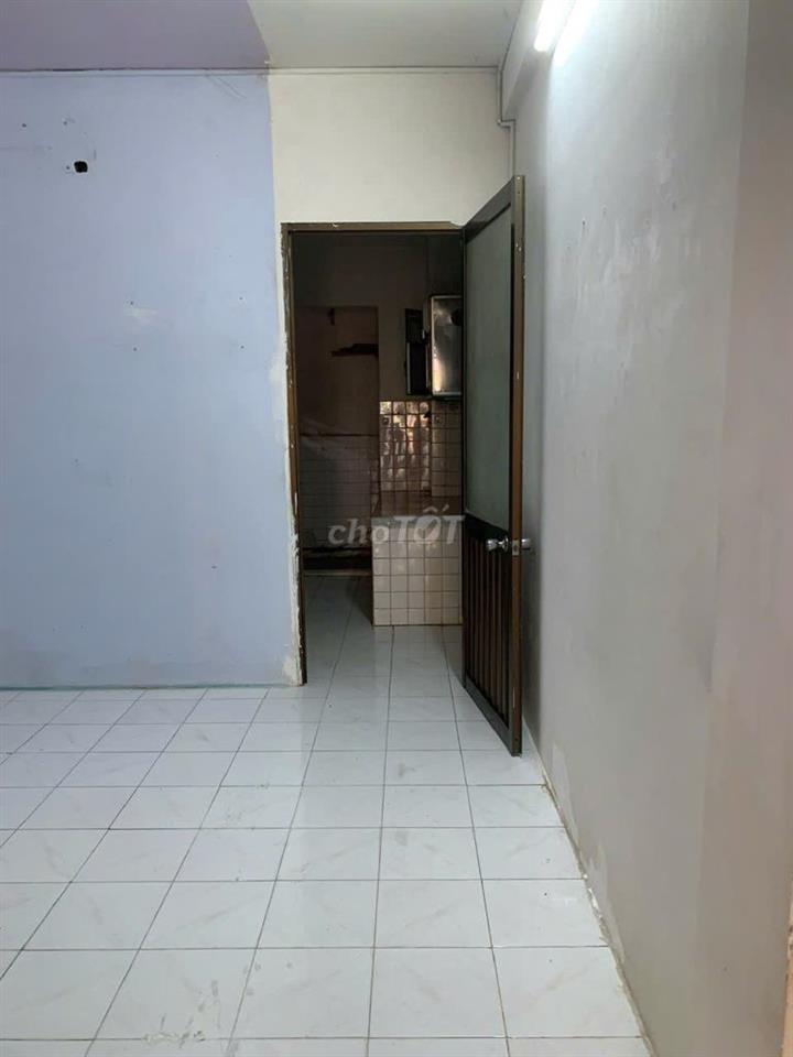 Nhà chung cư 601 cmt8,lầu 1.dt 50m2.điện nước chính.