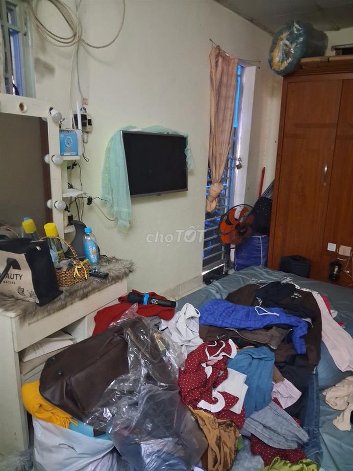 Nhà phan đăng lưu,có 1 trệt,1 lầu,điện nước nhà nước.
