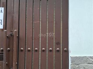 Cách mạng thág 8,dt 3,5m×16m,1 gác,3 phòng.