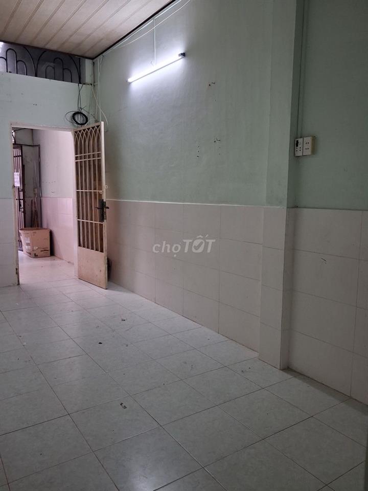 Cách mạng thág 8,dt 3,5m×16m,1 gác,3phòng.