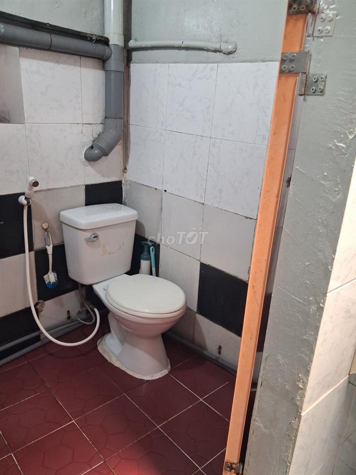 Nhà trần quang diệu,có 1 trệt,1 lầu,máy lạnh.