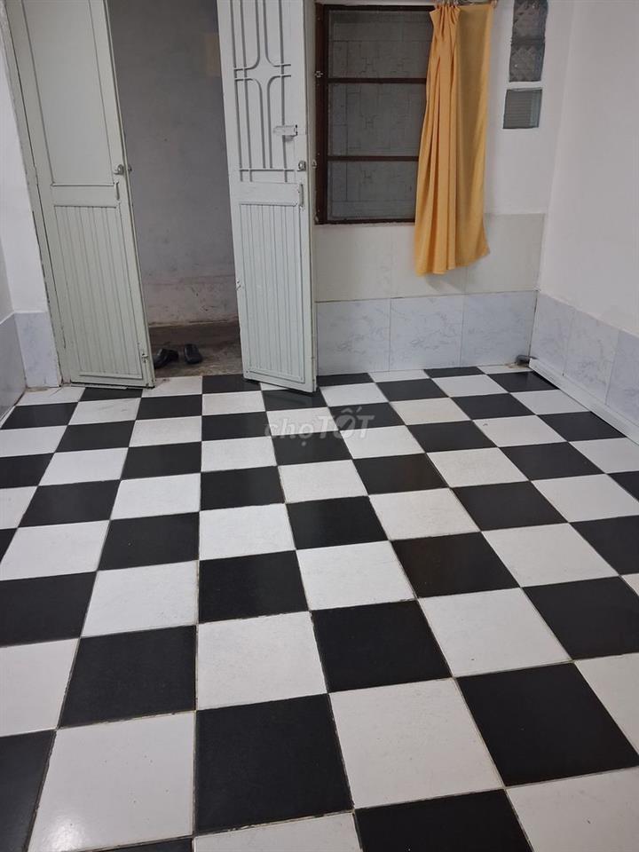 Nhà trần quang diệu,có 1 trệt,1 lầu,máy lạnh.
