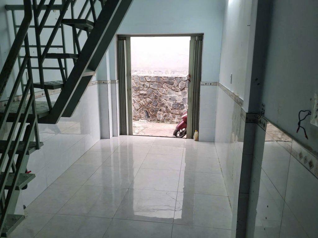 Nhà Âu Cơ,1 trệt,1 lầu,mới.