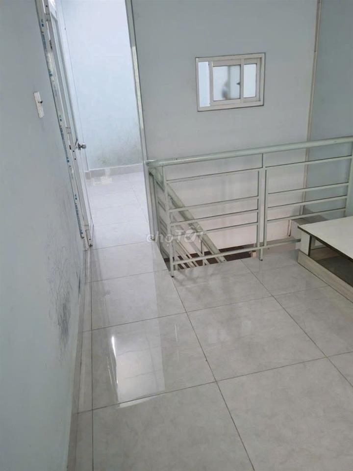 Nhà Âu Cơ,1 trệt,1 lầu,mới.