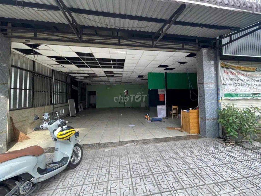 Cho thuê mặt bằng 2 mặt tiền Nguyễn Ái Quốc, 240m²