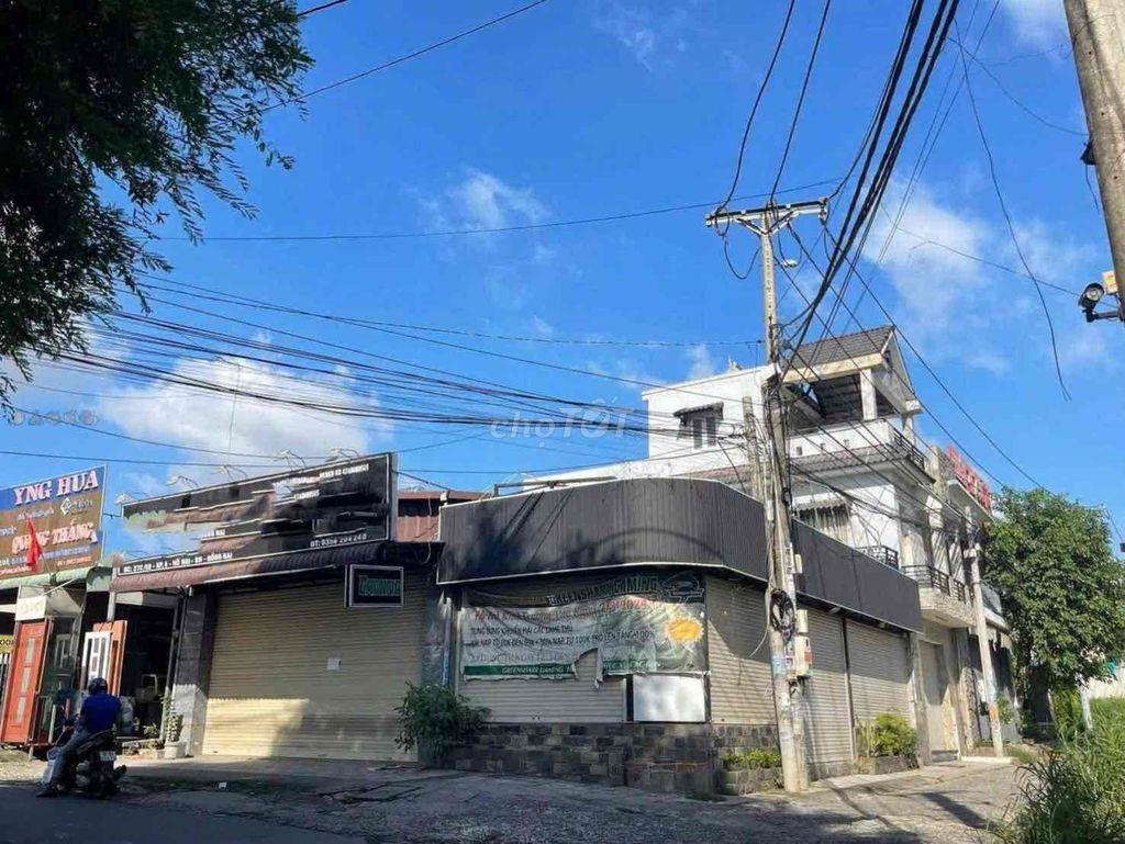 Cho thuê mặt bằng 2 mặt tiền Nguyễn Ái Quốc, 240m²
