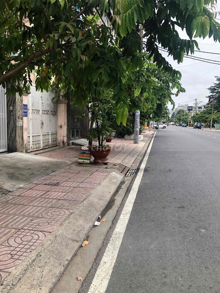 Cho thuê nhà đường xe tải, Ngay metro Binh Phú q6.