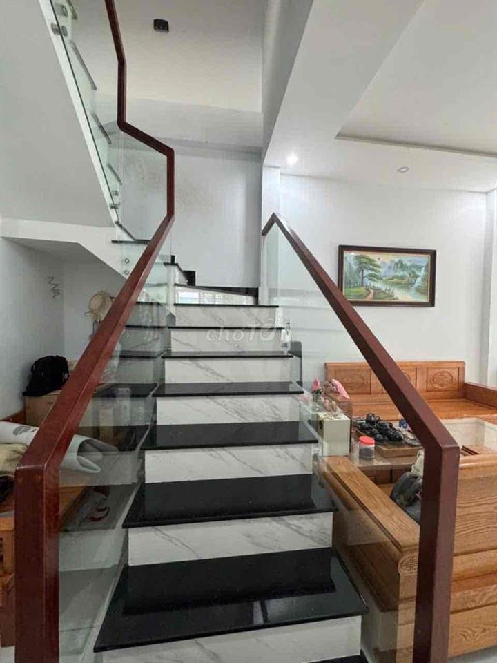 Nhà đường xe tải thông, Khu Dân Cû Lý Chieu Hoàng.