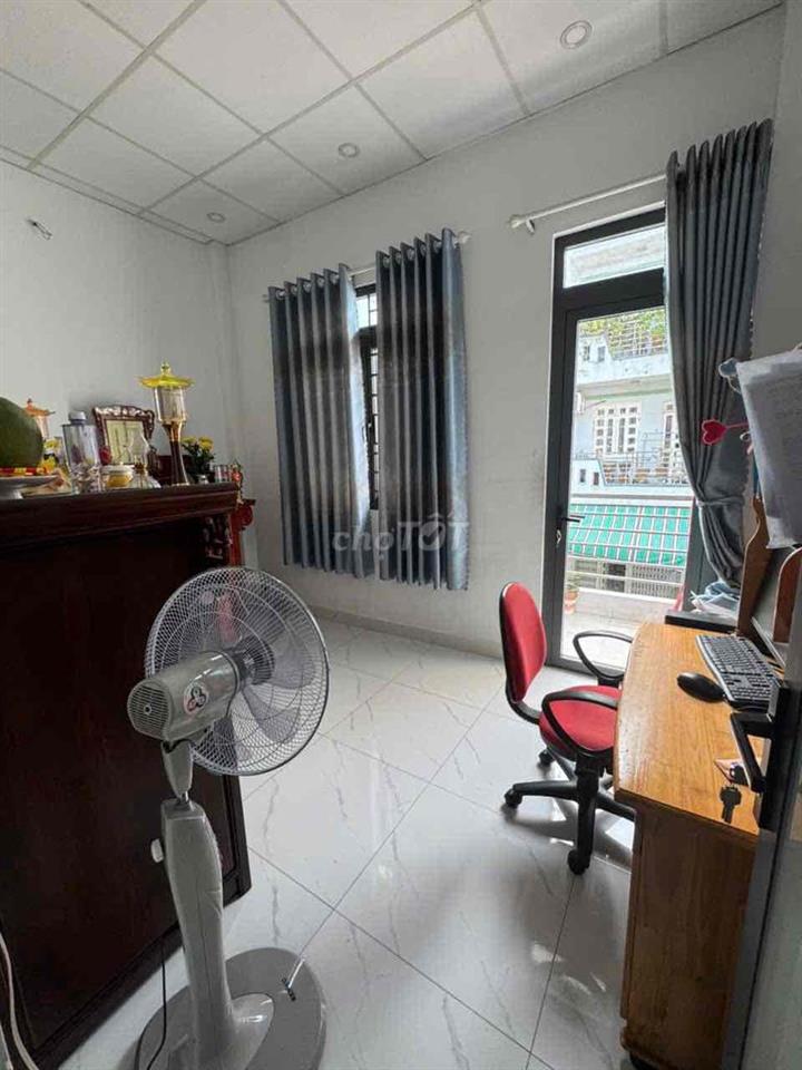 Nhà đường xe tải thông, Khu Dân Cû Lý Chieu Hoàng.