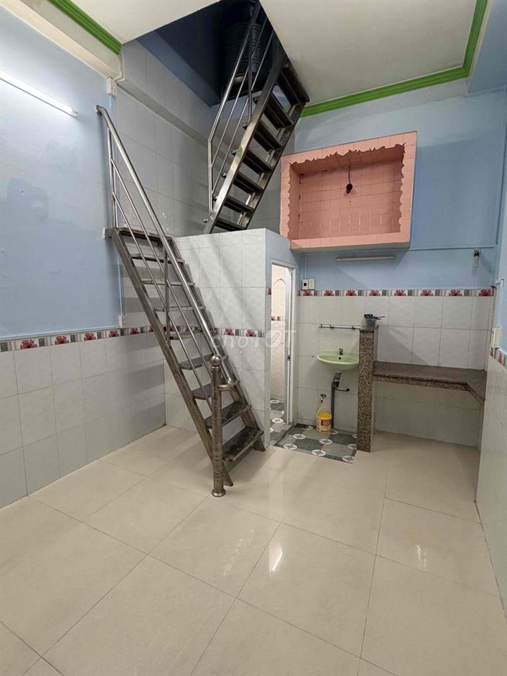 Thuê nhà nguyên căn gần chợ ở đường Văn Thân