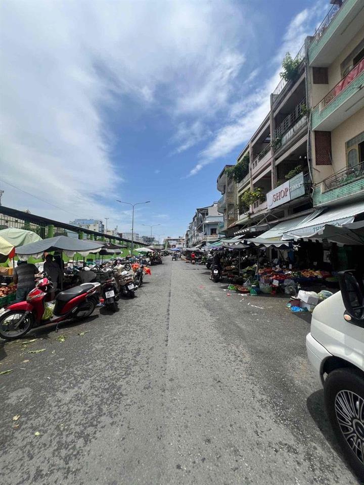 8 PHÒNG MẶT TIỀN NGAY CHỢ LỚN QUẬN 5