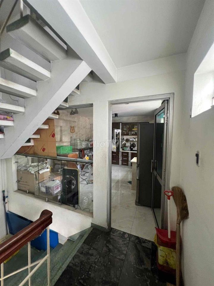 8 PHÒNG MẶT TIỀN NGAY CHỢ LỚN QUẬN 5