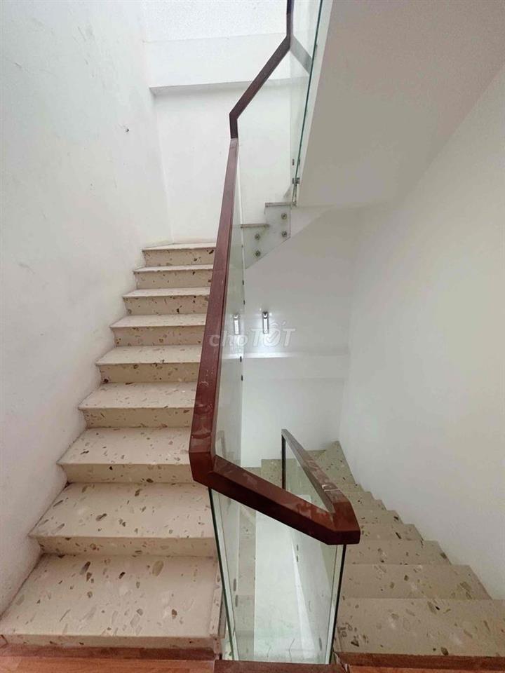 NHÀ SÁT TRƯỜNG HỌC TIỆN KINH DOANH 4M X 20M