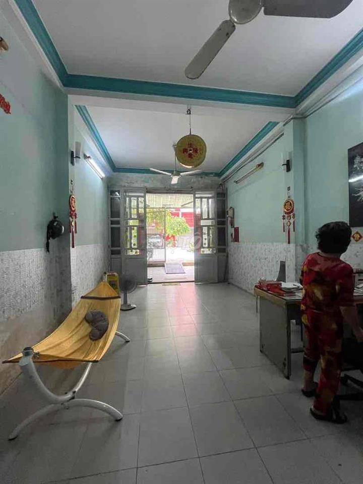 4 PHÒNG MẶT TIỀN KINH DOANH SẦM UẤT