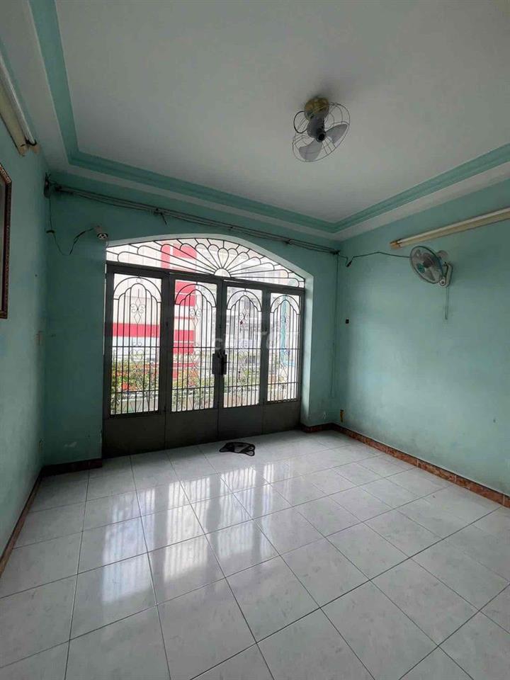 4 PHÒNG MẶT TIỀN KINH DOANH SẦM UẤT