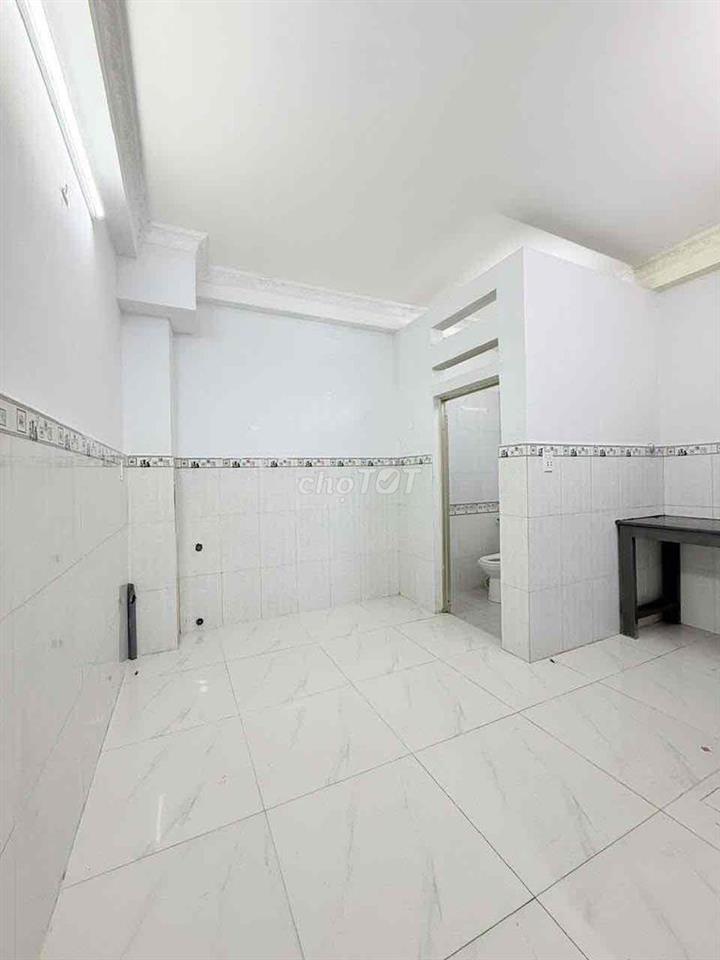 ĐƯỜNG XE TẢI 2 PHÒNG CƯ XÁ PHÚ LÂM D