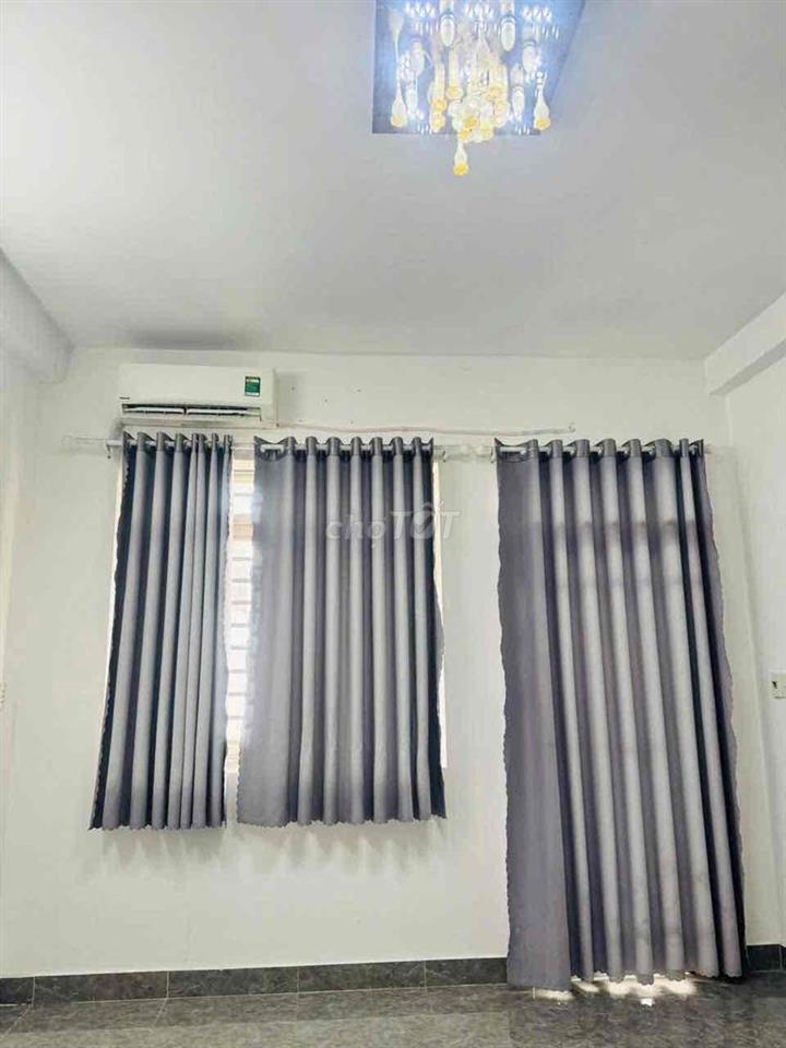 2 PHÒNG SẴN MÁY LẠNH HẺM XE HƠI BÌNH TIÊN