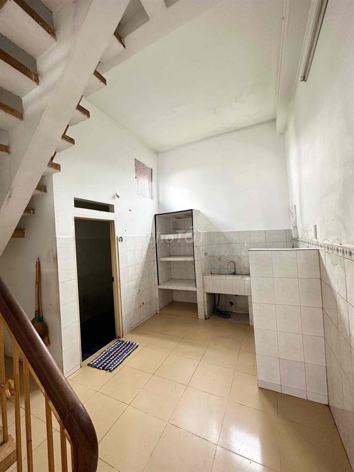 MẶT TIỀN KINH DOANH CƯ XÁ RA ĐA GẦN PHỐ ẨM THỰC