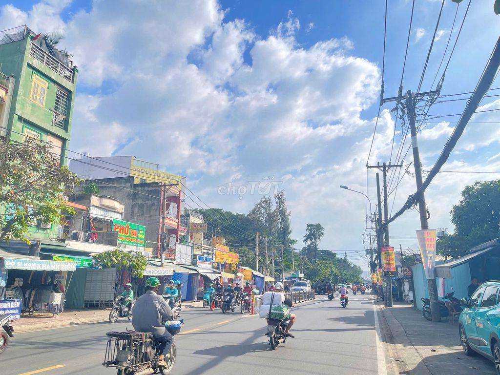 Mặt Tiền An Dương Vương - Gần Công Viên Phú Lâm.