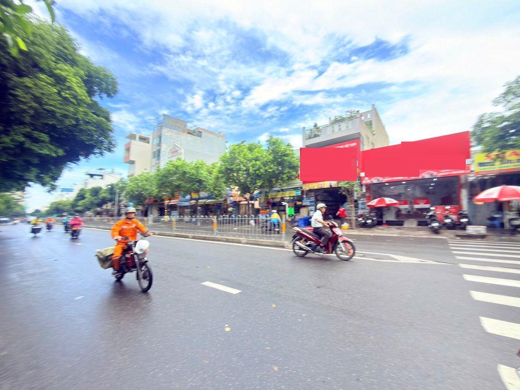 CHO THUÊ MT NGUYỄN SƠN, DT 6mx25m, VỊ TRÍ ĐẸP NGAY CHUNG CƯ!!!