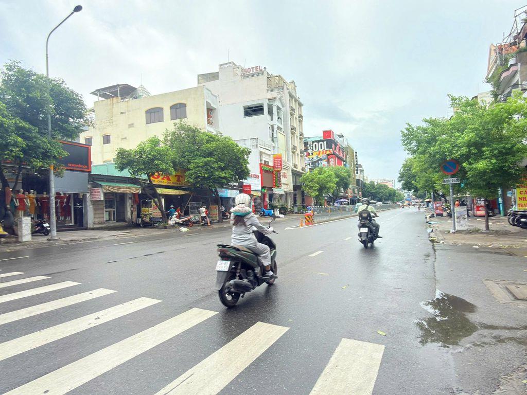CHO THUÊ MT NGUYỄN SƠN, DT 6mx25m, VỊ TRÍ ĐẸP NGAY CHUNG CƯ!!!