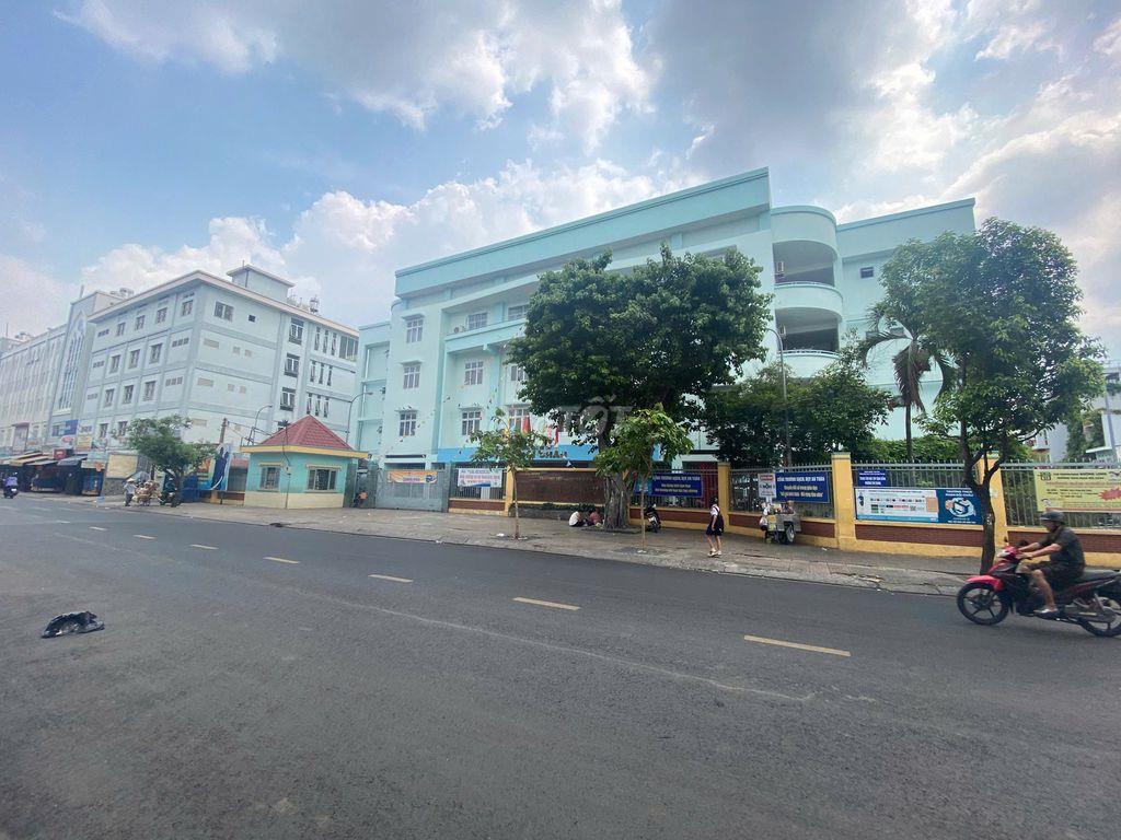 MẶT TIỀN ĐỘC LẬP NGAY NGÃ TƯ ĐỐI DIỆN TRƯỜNG HỌC 4x18M GIÁ RẺ!!!