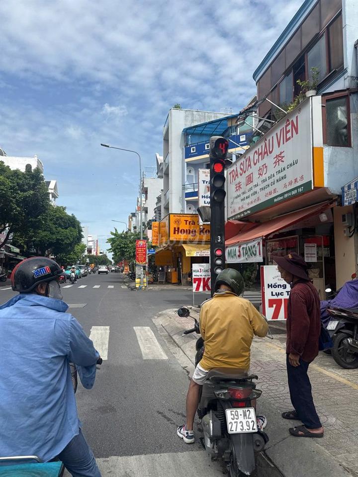 MẶT TIỀN ĐỘC LẬP NGAY NGÃ TƯ ĐỐI DIỆN TRƯỜNG HỌC 4x18M GIÁ RẺ!!!