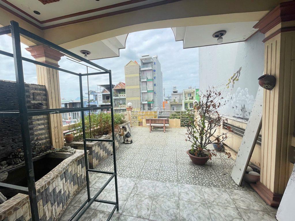 Mặt Tiền Bà Hom - Gần Chợ Phú Lâm.