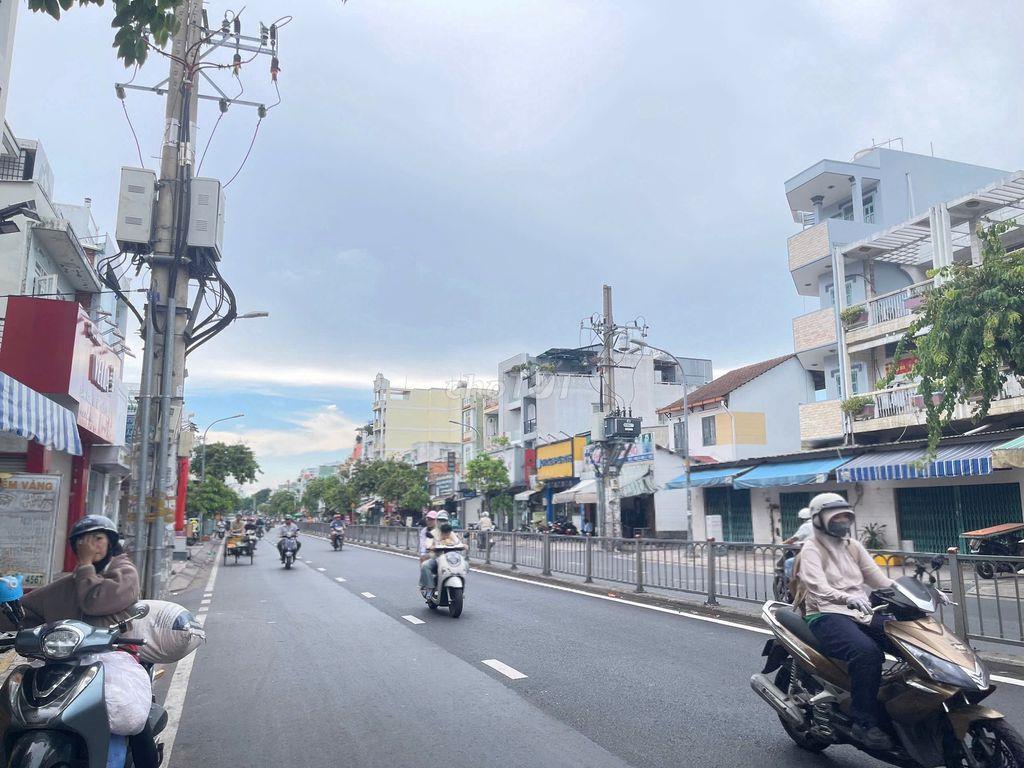 Mặt Tiền Bà Hom - Gần Chợ Phú Lâm.