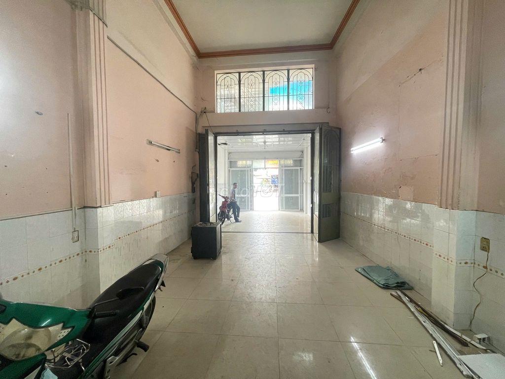 Mặt Tiền Bà Hom - Gần Chợ Phú Lâm.