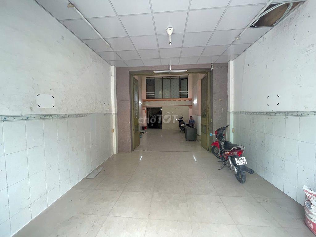 Mặt Tiền Bà Hom - Gần Chợ Phú Lâm.