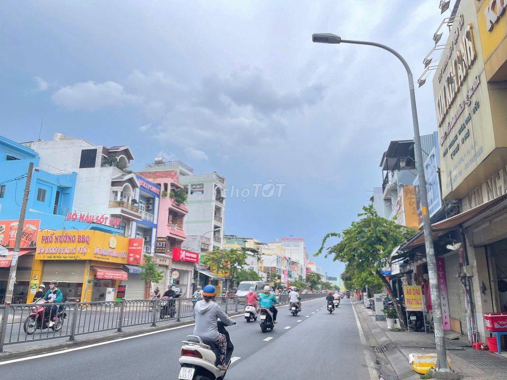 Mặt Tiền Bà Hom - Gần Chợ Phú Lâm.
