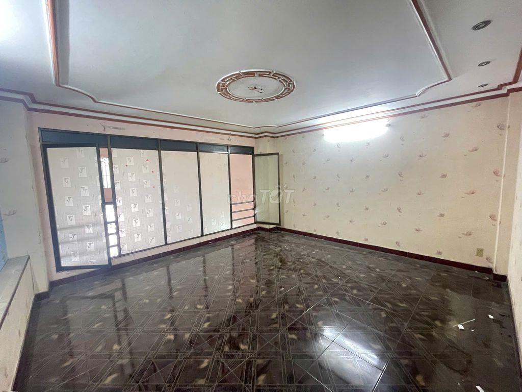 Mặt Tiền Bà Hom - Gần Chợ Phú Lâm.