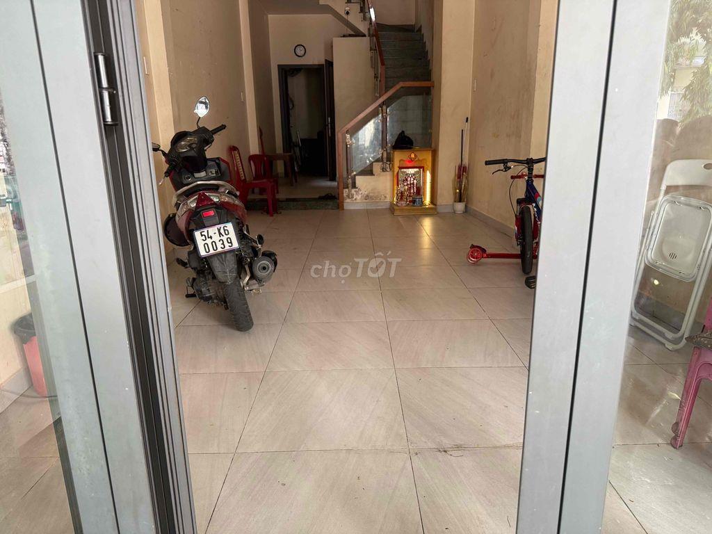 Cho thuê mặt bằng kinh doanh buôn bán ngay trường học