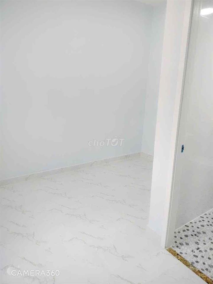 phòng cho thuê DT 20n2 Mặt tiền đường hồ thành biên p4-Q8