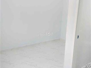 phòng cho thuê DT 20n2 Mặt tiền đường hồ thành biên p4-Q8