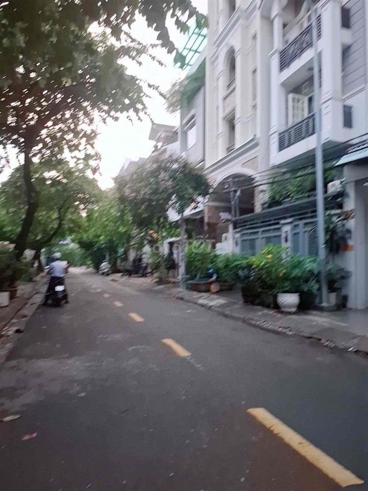 phòng cho thuê DT 20n2 Mặt tiền đường hồ thành biên p4-Q8