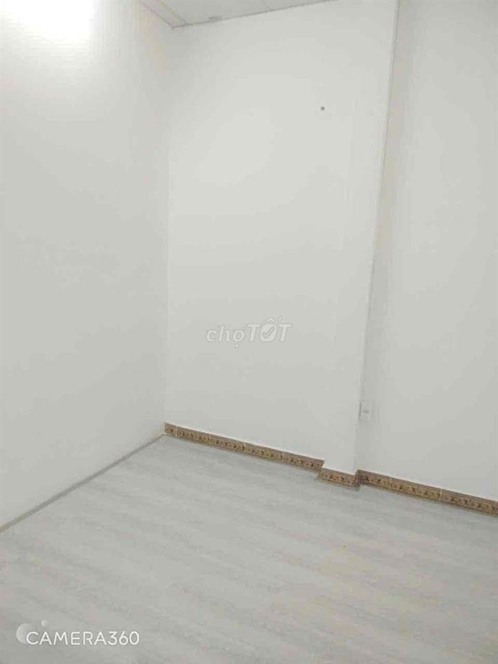 phòng cho thuê DT 20n2 Mặt tiền đường hồ thành biên p4-Q8
