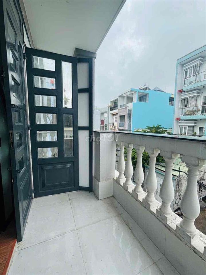 Phòng mới ban công Huỳnh Văn Nghệ- Tân Sơn