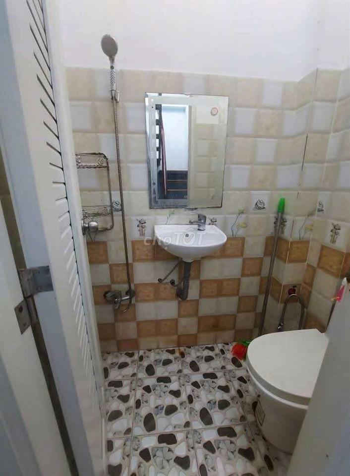 phòng trọ trong nnc,giờ giất tự do, có máy lạnh