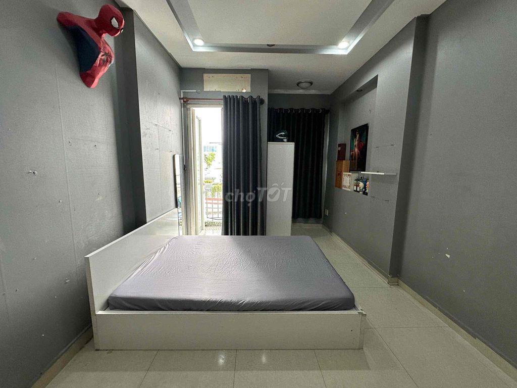Phòng ban công, cửa sổ ,wc riêng