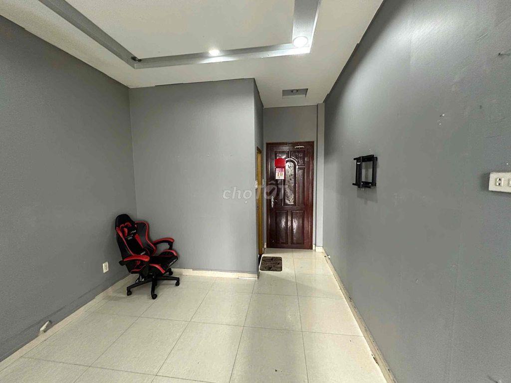 Phòng ban công, cửa sổ ,wc riêng