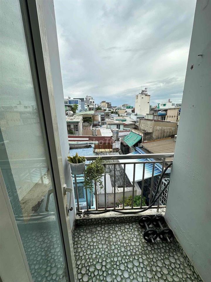 Phòng ban công, cửa sổ ,wc riêng