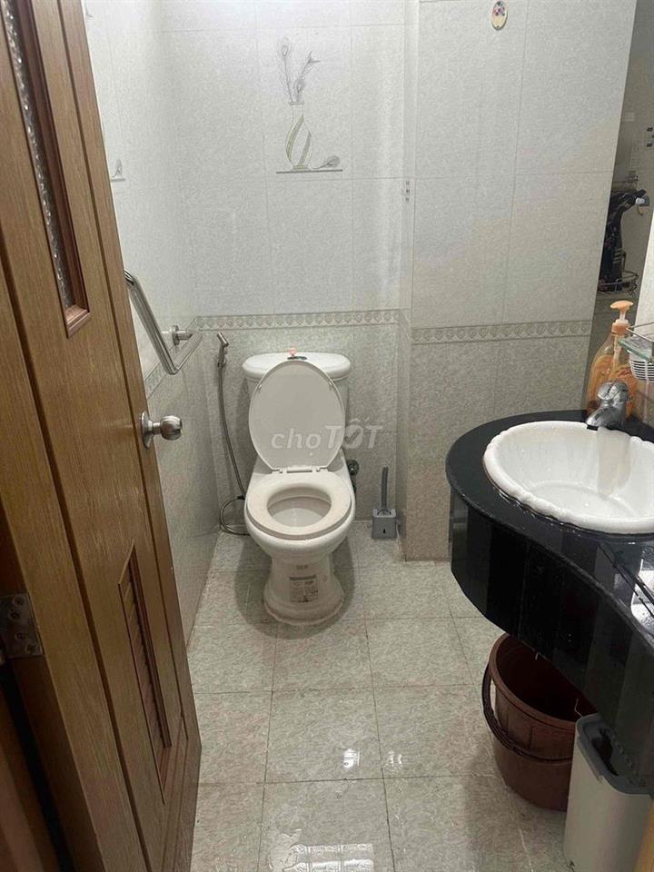 Phòng ban công, cửa sổ ,wc riêng
