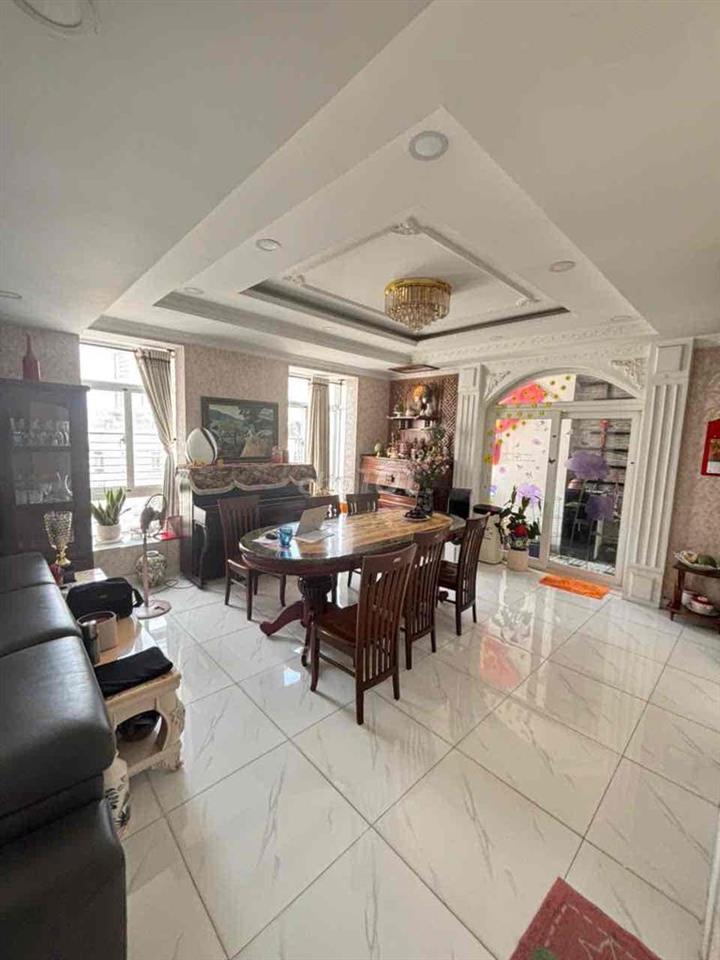 BÁN PENTHOUSE DUPLEX SKY GARDEN 3 - DT 250M2 - TRỆT + LẦU + ST
