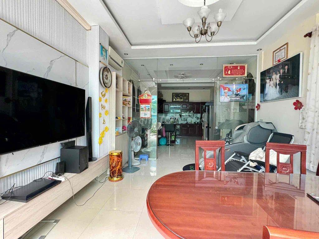 BÁN GẤP BIỆT THỰ LÂM VĂN BỀN QUẬN 7 - DT 223M2(13.5x18M) - GIÁ 29 TỶ