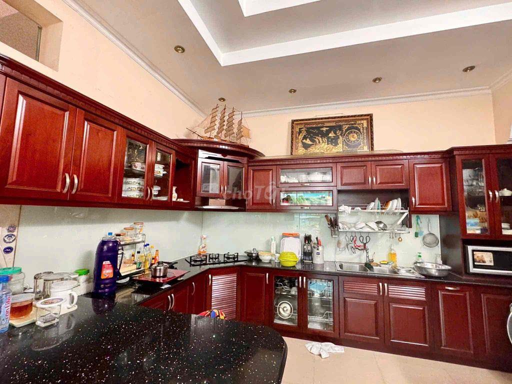 BÁN GẤP BIỆT THỰ LÂM VĂN BỀN QUẬN 7 - DT 223M2(13.5x18M) - GIÁ 29 TỶ