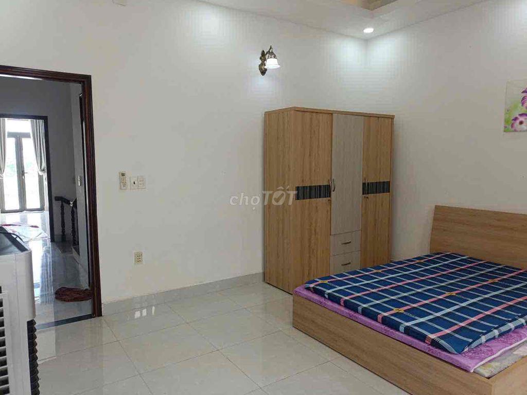 Cho Thuê Nhà Nguyên Căn 5x18m, 1 Trệt 2 Lầu + Sân Thượng, giá 22 Tr/